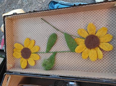 Umelé kvety -slnečnice nepoužívané, 