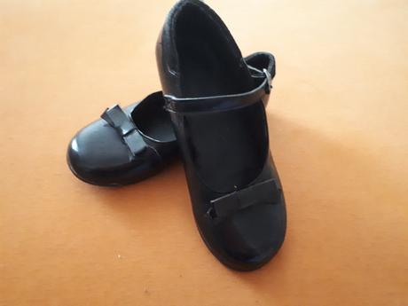 Krasne cierne lakovky s maslickou, 29