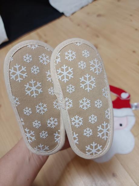 Vianocne capacky a podbradnik, 20