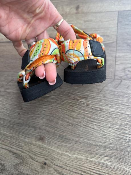 Sandálky, reserved,29