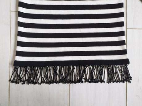 Prúžkovaný svetrík s koralkovými strapcami, xs