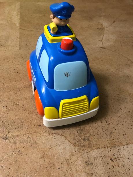 Policajne auto na zotrvacnik, 