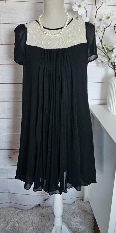 Pekné lahulinké šaty, 38