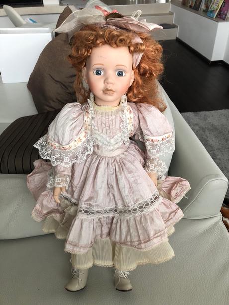 Porcelanova babika so stojanom,