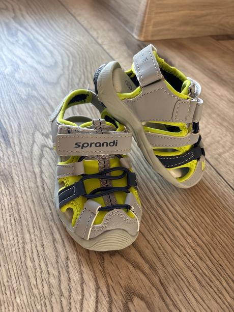 Sandálky, sprandi,22
