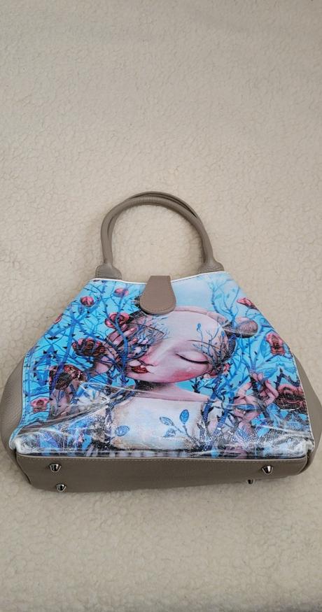 Značková svetlohnedá taška,