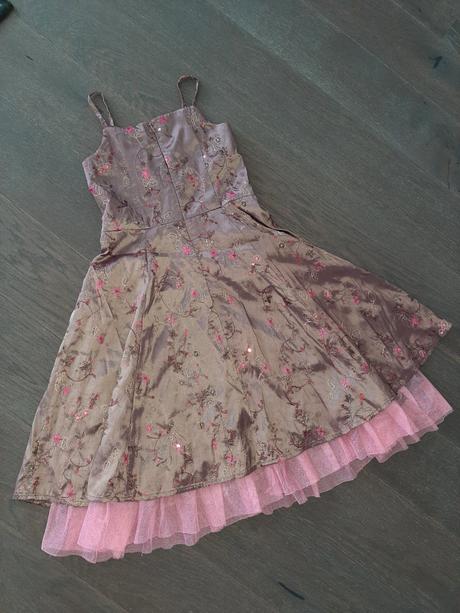 Nádherné maxi šaty s tylovou spodničkou na 4-6r., 116