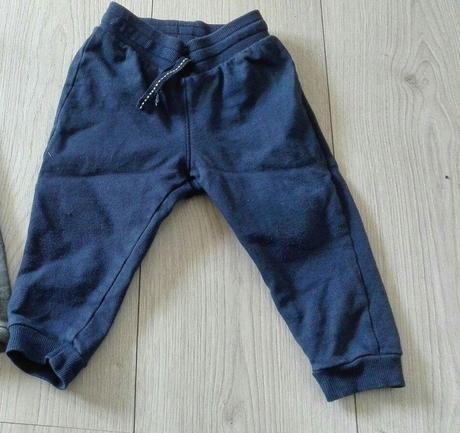 Tmavomodre tepláky, h&m,74