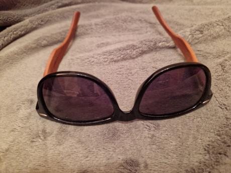 Slnečne okuliare, authority