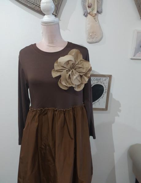 Šaty s kvetom, m / s