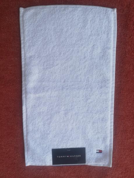 Tommy hilfiger uterák veľkosť 50 cm x 30 cm, 