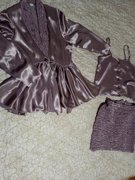 Elegantný kostým, 36