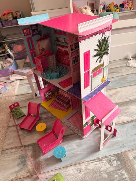 Barbie dom z kartónu,