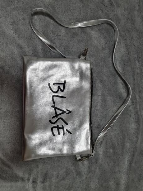 Štýlová strieborná kabelka,