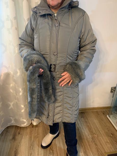 Zimny dlhy kabat s odopinatelnou kozusinou, xxl