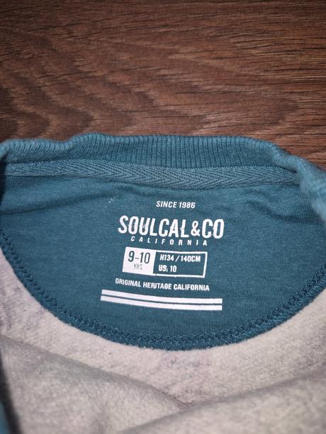 Krasna predlzena mikina, 134