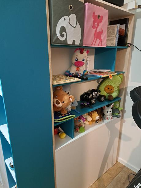 Rohová šatníková skriňa ako nová, 