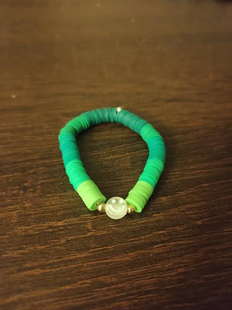 Zelený handmade náramok,
