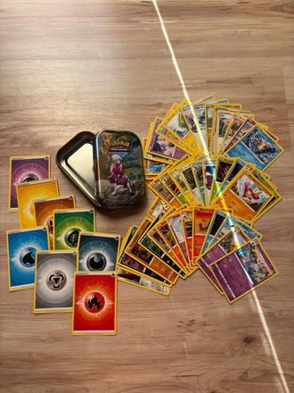 Pokémon karty+plechova krabička, 