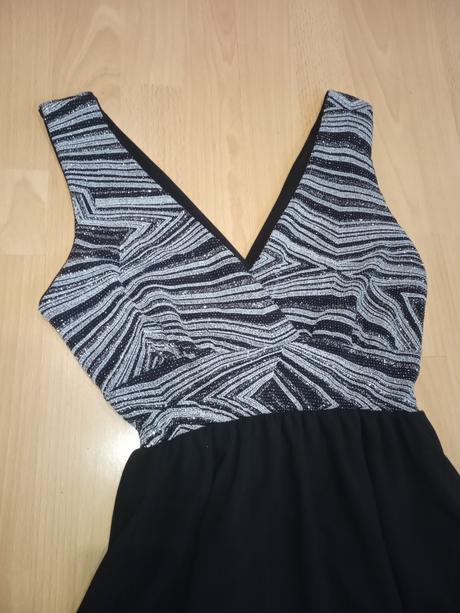 Šaty s predĺženým zadným dielom, m