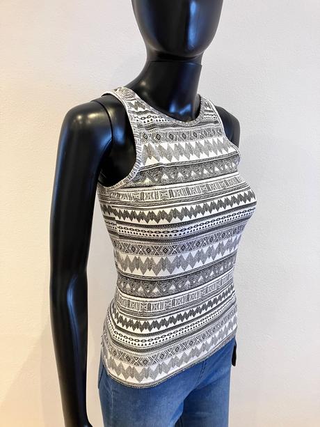 Čiernobiely top (s), clockhouse,s