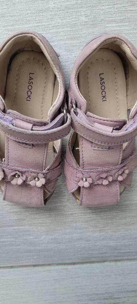 Sandálky, lasocki,21