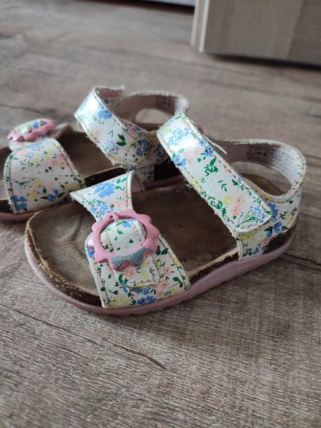 Sandálky vhodné na dvor, f&f,22