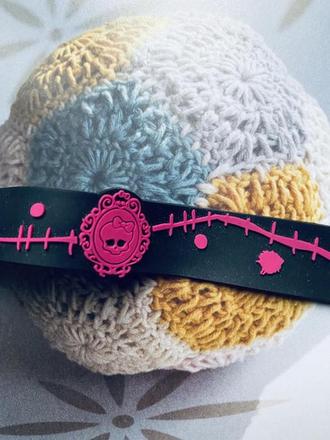 Náramok značka monster high,