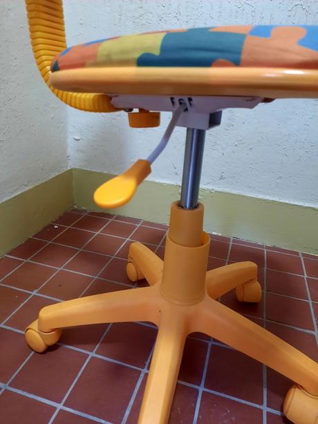 Detská nastaviteľná stolička, 