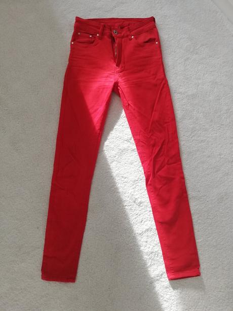 Cervene nohavice, 26