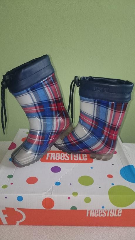 Veľmi málo nosené gumáky, vo výbornom stave, 27