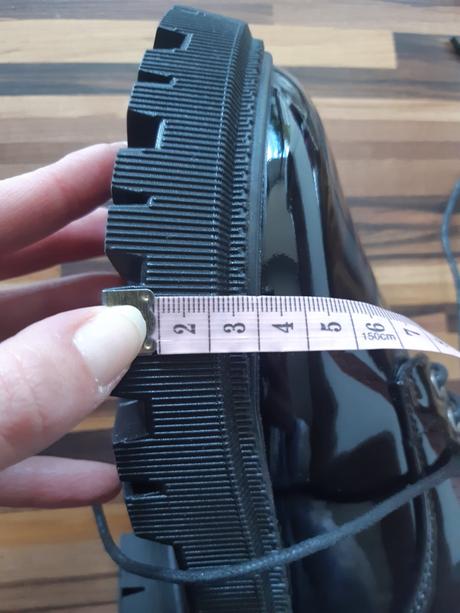 Lakované mokasíny, 36