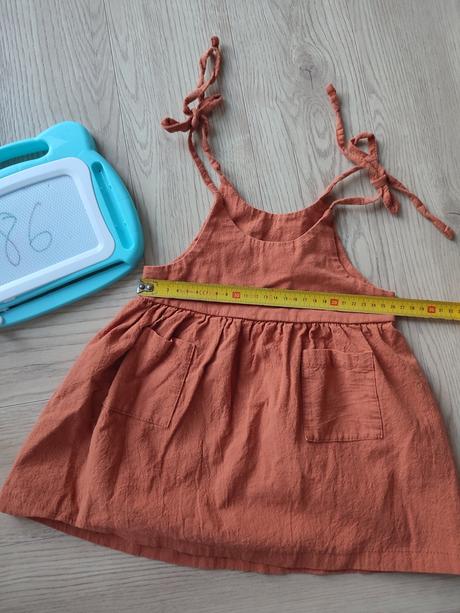 Škoricové šaty, 86