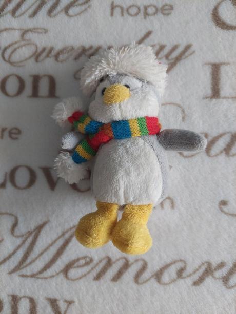 - vianočný plyšový tučniačik,