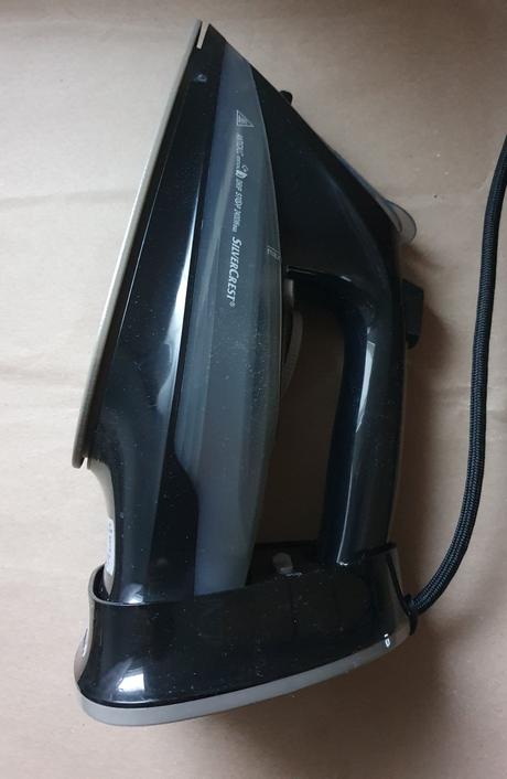 Bezkablova naparovacia zehlicka, 