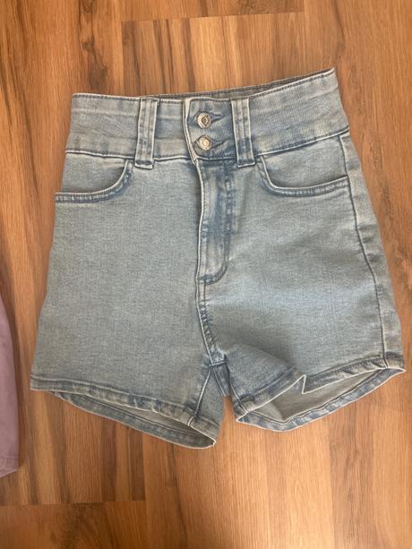 Kraťasy vek 10-12 rokov, bershka,188