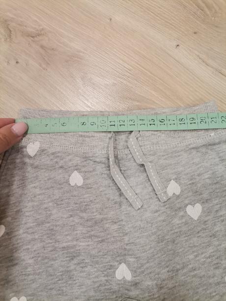 Dievčenské sivé tepláky so srdiečkami, h&m,80