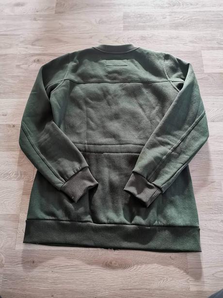 Mikina nenosena, gate,m