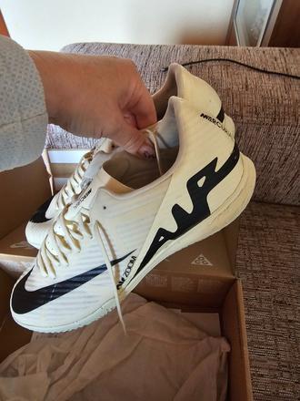 Tenisky nike halovky veľ.42.5, nike,42