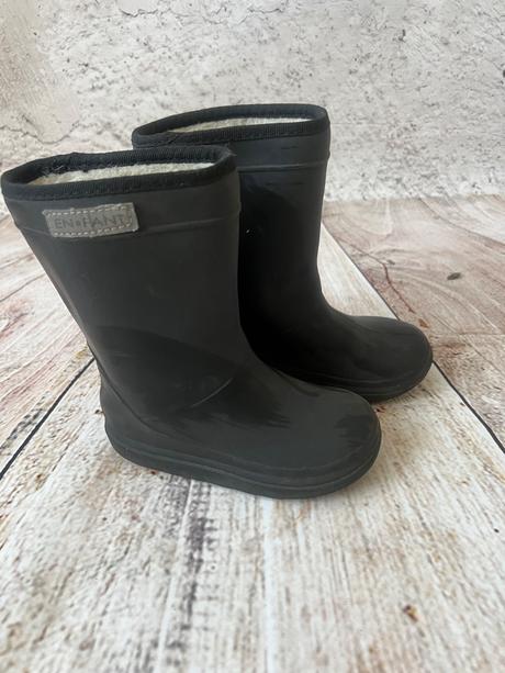 Enfant čierne cizmy, en fant,22