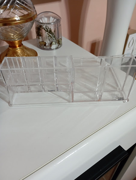 Organizér na kozmetiku,