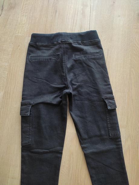 Čierne kapsace goodies, 34