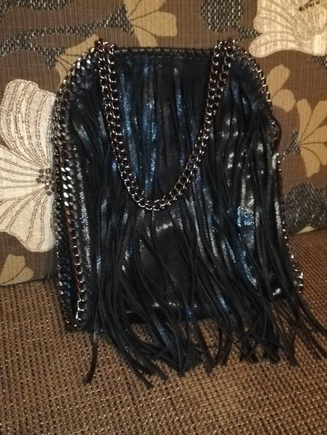 Kabelka so strapcami, 