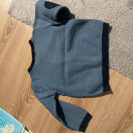 Teplý sveter na gombíky v74, lupilu,74