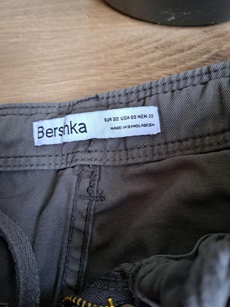 Nohavice, bershka,32