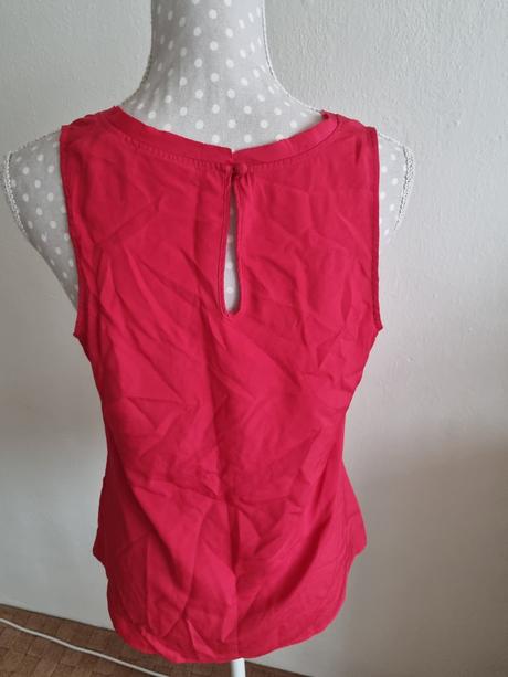 Malinový top s aplikáciou m, m