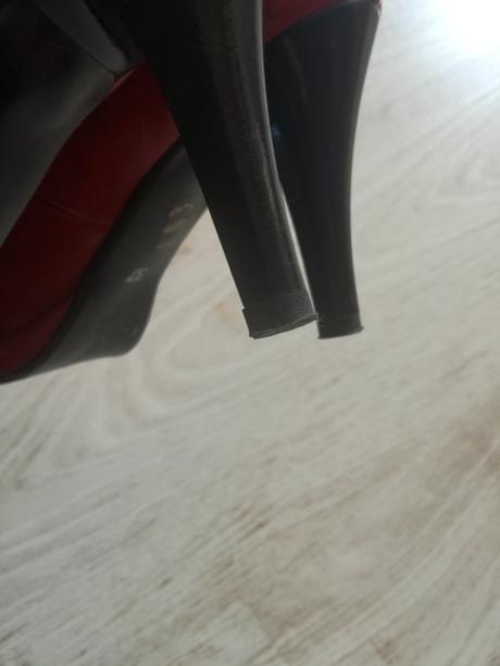 Červené lodičky, 37