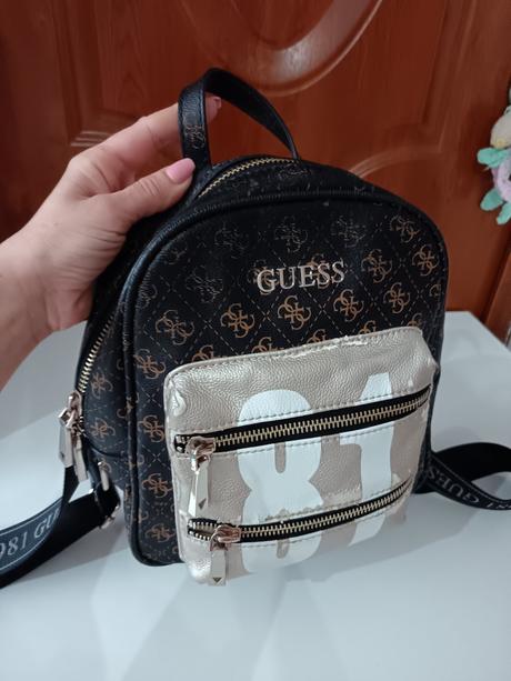Guess batoh, guess