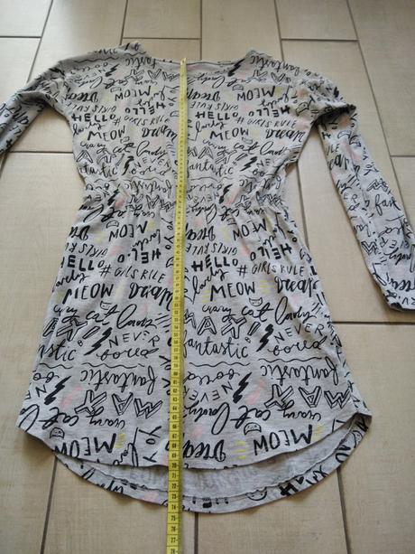 Šedé šaty s nápismi, reserved,152