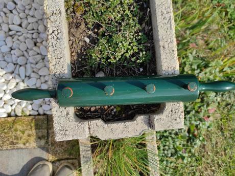 Retro vesiacik v tvare valčeka,